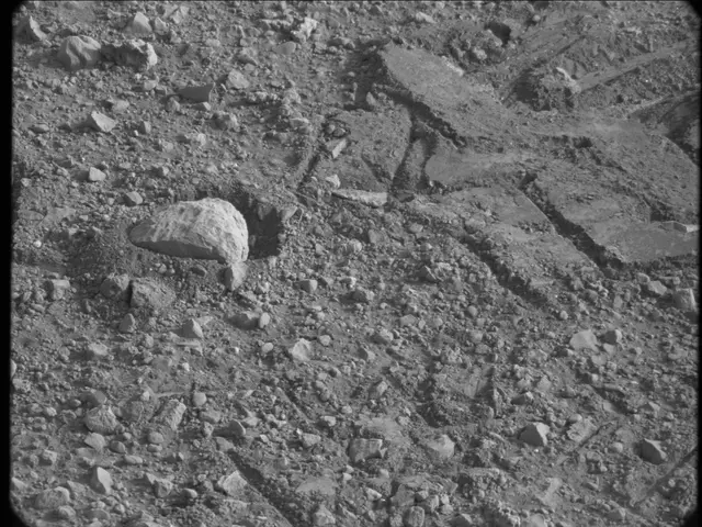 Sol 17: Mast Camera (Mastcam)