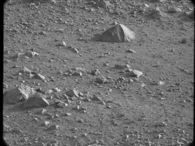 Sol 17: Mast Camera (Mastcam)