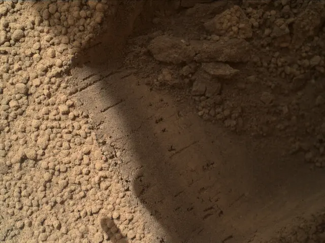Sol 66: Mars Hand Lens Imager (MAHLI)