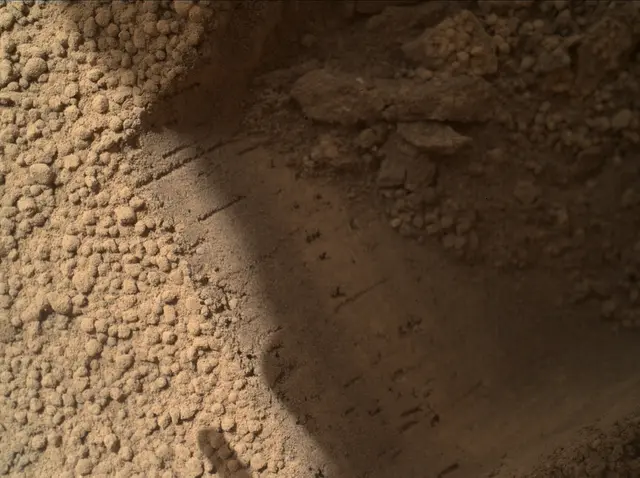 Sol 66: Mars Hand Lens Imager (MAHLI)
