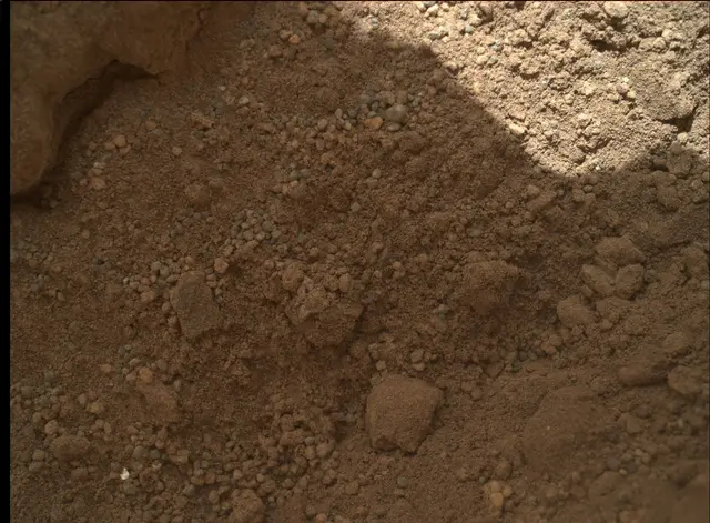 Sol 67: Mars Hand Lens Imager (MAHLI)
