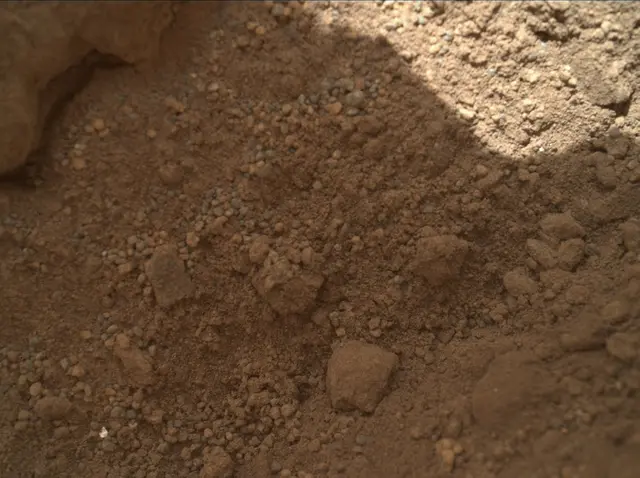 Sol 67: Mars Hand Lens Imager (MAHLI)