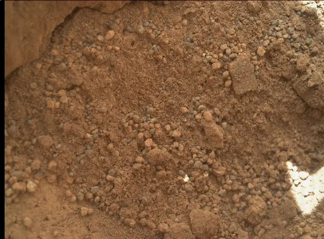Sol 69: Mars Hand Lens Imager (MAHLI)