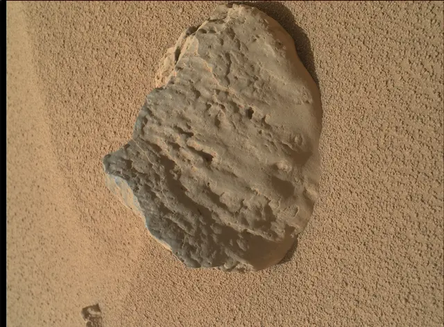 Sol 82: Mars Hand Lens Imager (MAHLI)