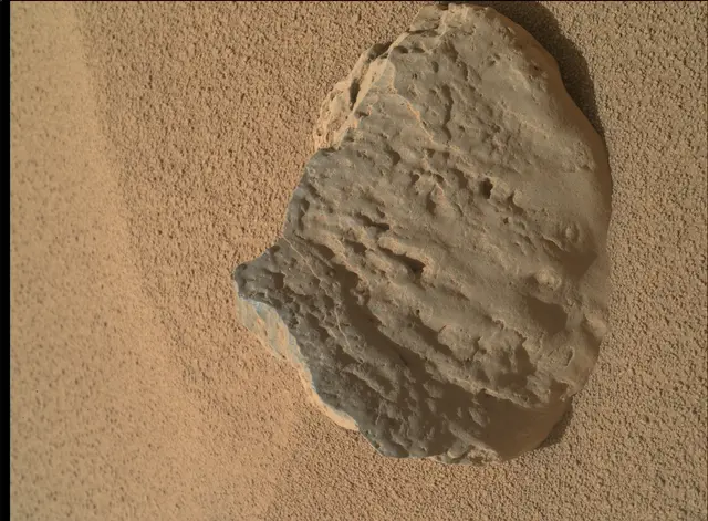Sol 82: Mars Hand Lens Imager (MAHLI)