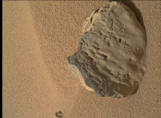 Sol 82: Mars Hand Lens Imager (MAHLI)
