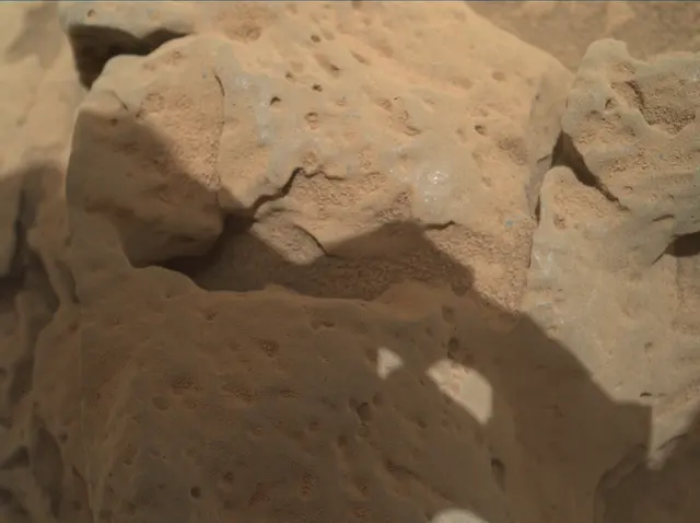 Sol 82: Mars Hand Lens Imager (MAHLI)