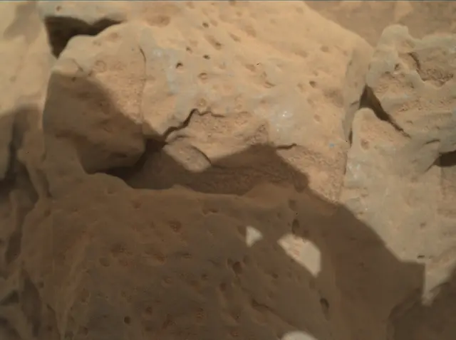 Sol 82: Mars Hand Lens Imager (MAHLI)