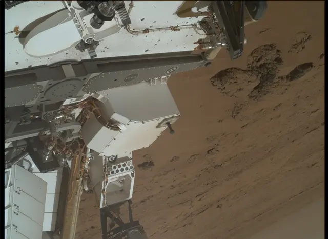 Sol 84: Mars Hand Lens Imager (MAHLI)