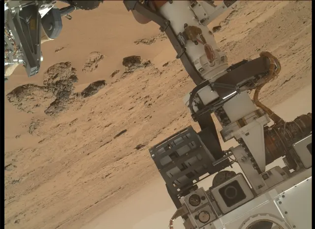 Sol 84: Mars Hand Lens Imager (MAHLI)
