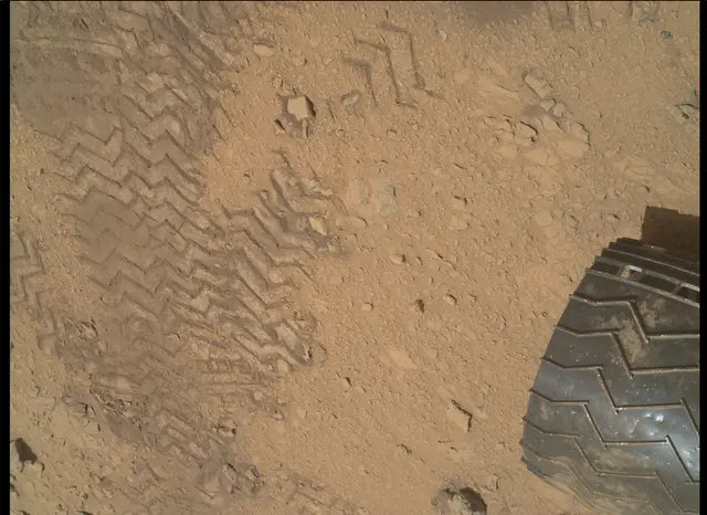 Sol 84: Mars Hand Lens Imager (MAHLI)