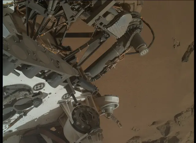 Sol 84: Mars Hand Lens Imager (MAHLI)
