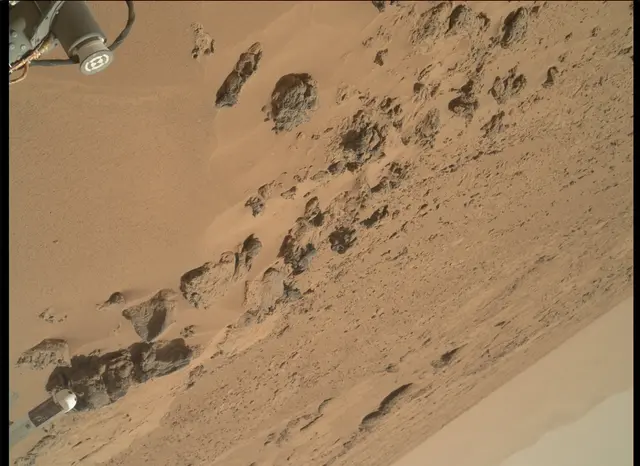 Sol 84: Mars Hand Lens Imager (MAHLI)
