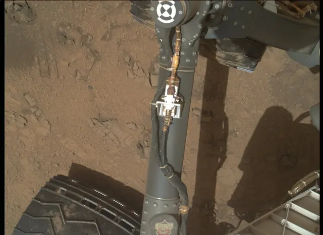Sol 84: Mars Hand Lens Imager (MAHLI)