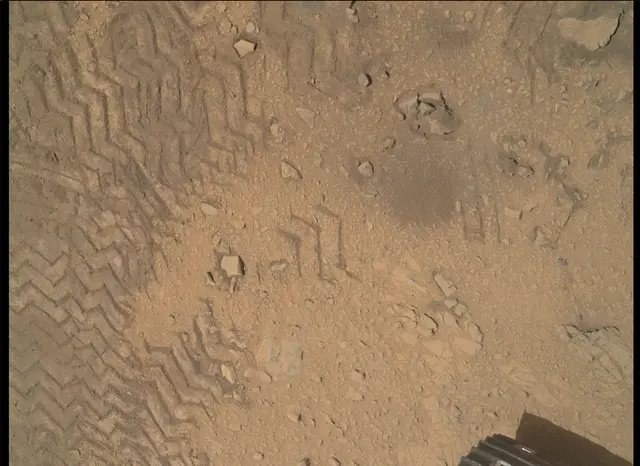 Sol 84: Mars Hand Lens Imager (MAHLI)