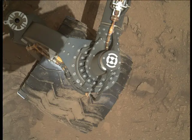 Sol 84: Mars Hand Lens Imager (MAHLI)