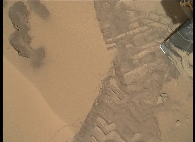 Sol 84: Mars Hand Lens Imager (MAHLI)