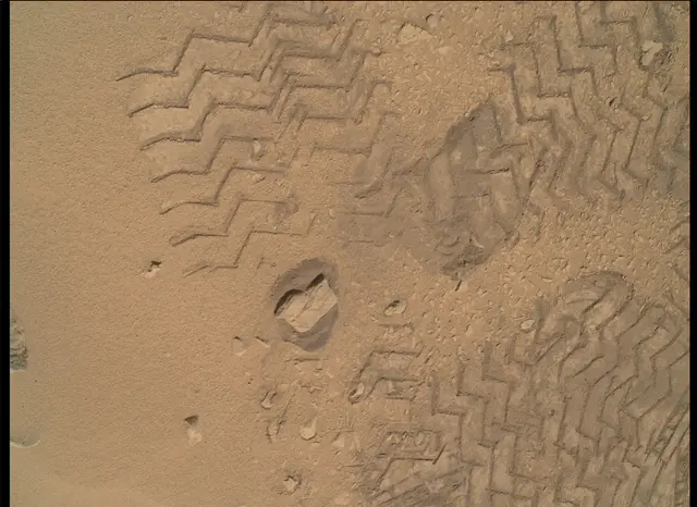 Sol 84: Mars Hand Lens Imager (MAHLI)