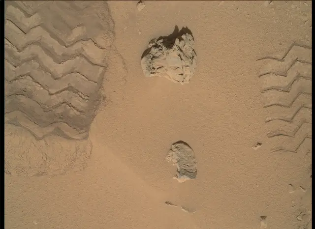 Sol 84: Mars Hand Lens Imager (MAHLI)