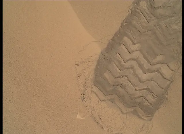 Sol 84: Mars Hand Lens Imager (MAHLI)