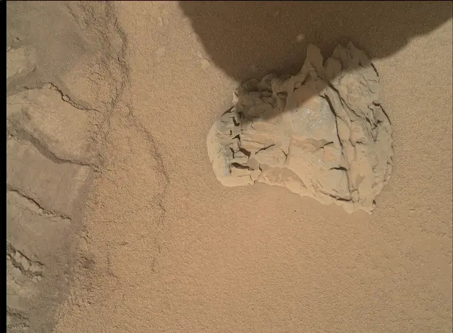 Sol 84: Mars Hand Lens Imager (MAHLI)