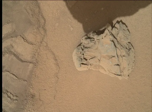 Sol 84: Mars Hand Lens Imager (MAHLI)