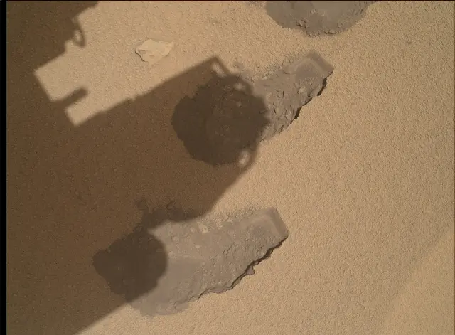 Sol 84: Mars Hand Lens Imager (MAHLI)