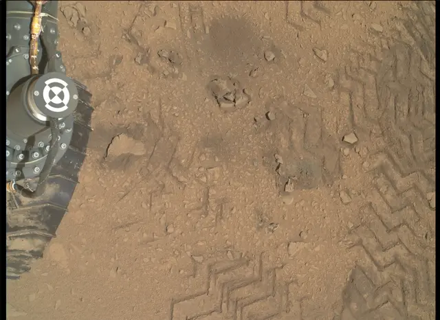Sol 85: Mars Hand Lens Imager (MAHLI)