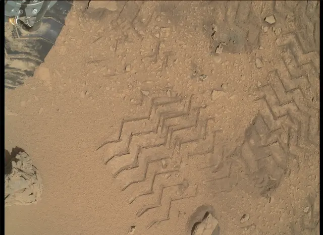 Sol 85: Mars Hand Lens Imager (MAHLI)