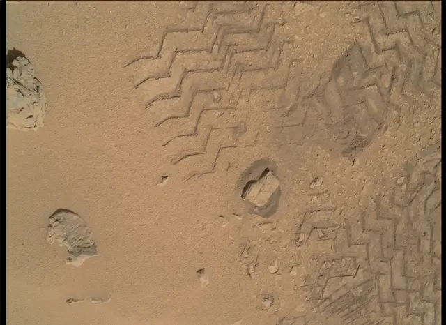 Sol 85: Mars Hand Lens Imager (MAHLI)