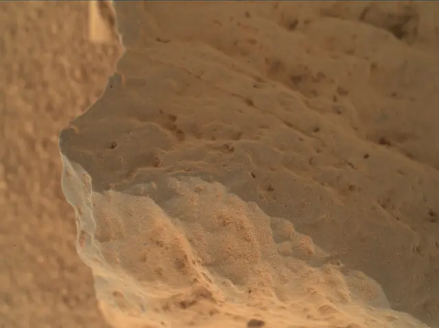 Sol 86: Mars Hand Lens Imager (MAHLI)