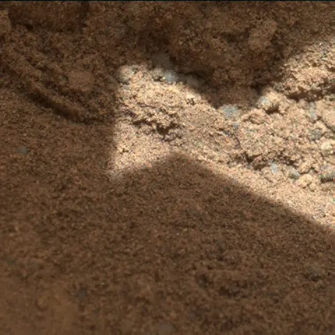 Sol 88: Mars Hand Lens Imager (MAHLI)