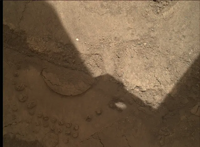 Sol 89: Mars Hand Lens Imager (MAHLI)