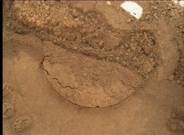 Sol 89: Mars Hand Lens Imager (MAHLI)