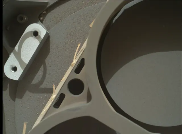 Sol 93: Mars Hand Lens Imager (MAHLI)