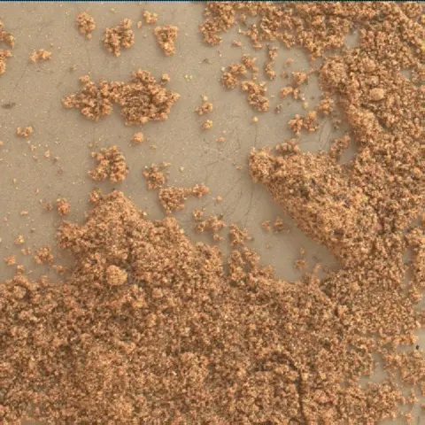 Sol 95: Mars Hand Lens Imager (MAHLI)
