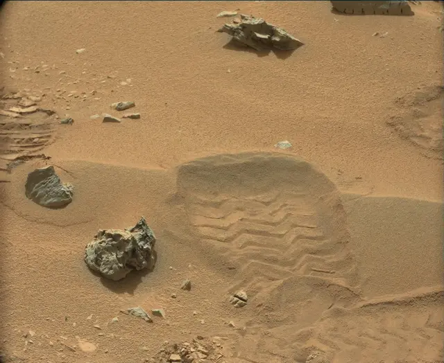 Sol 102: Mast Camera (Mastcam)