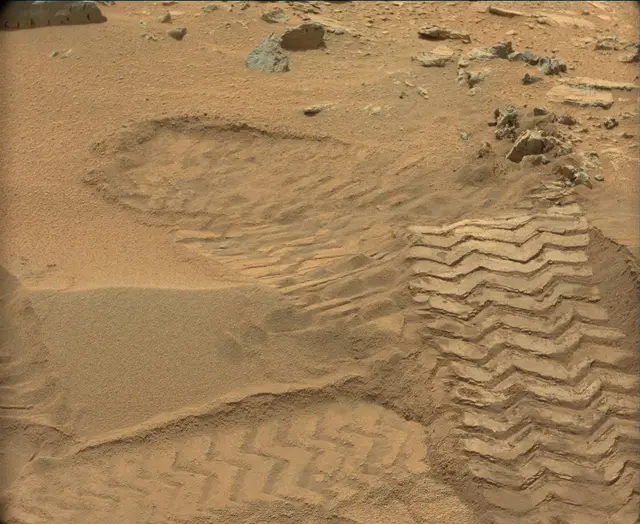 Sol 102: Mast Camera (Mastcam)