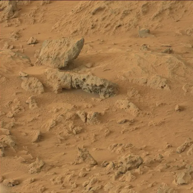 Sol 109: Mast Camera (Mastcam)