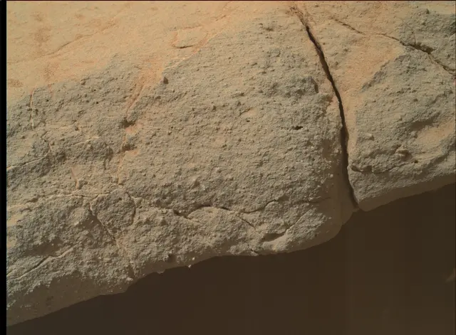 Sol 132: Mars Hand Lens Imager (MAHLI)