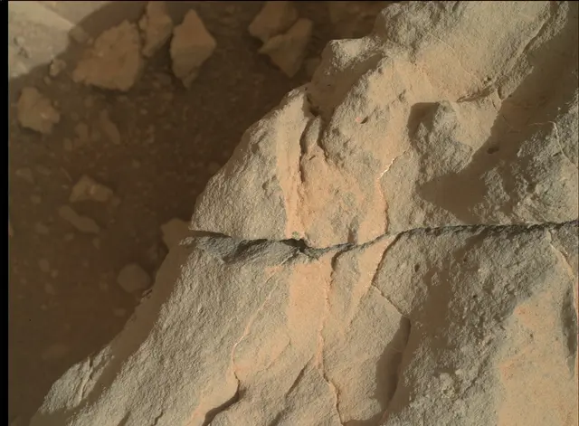 Sol 132: Mars Hand Lens Imager (MAHLI)