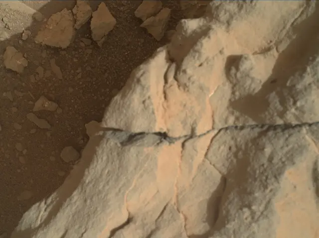 Sol 132: Mars Hand Lens Imager (MAHLI)