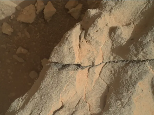 Sol 132: Mars Hand Lens Imager (MAHLI)