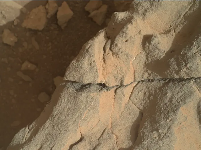 Sol 132: Mars Hand Lens Imager (MAHLI)