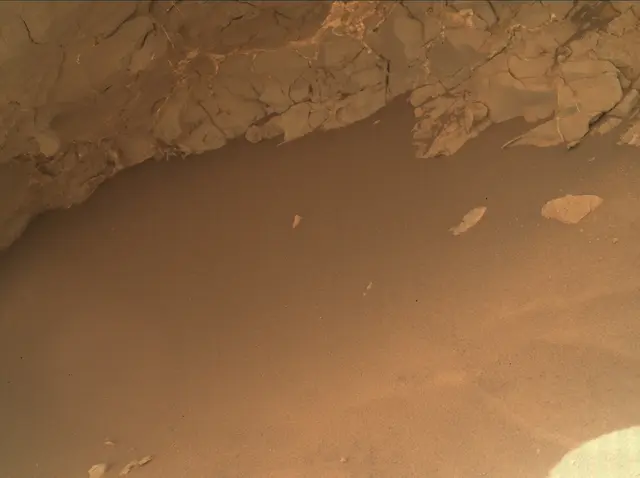Sol 132: Mars Hand Lens Imager (MAHLI)