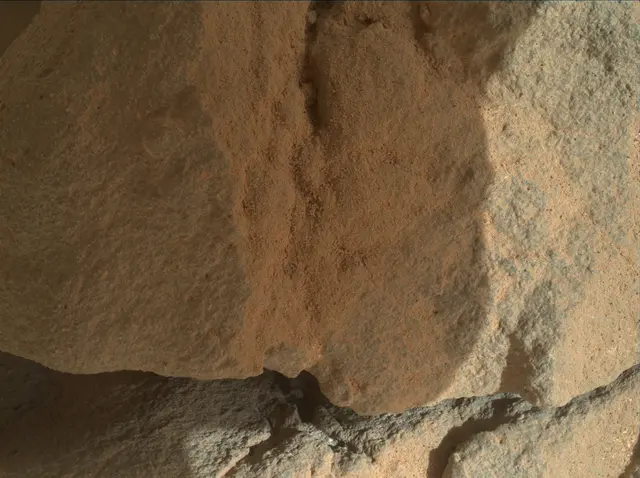 Sol 132: Mars Hand Lens Imager (MAHLI)