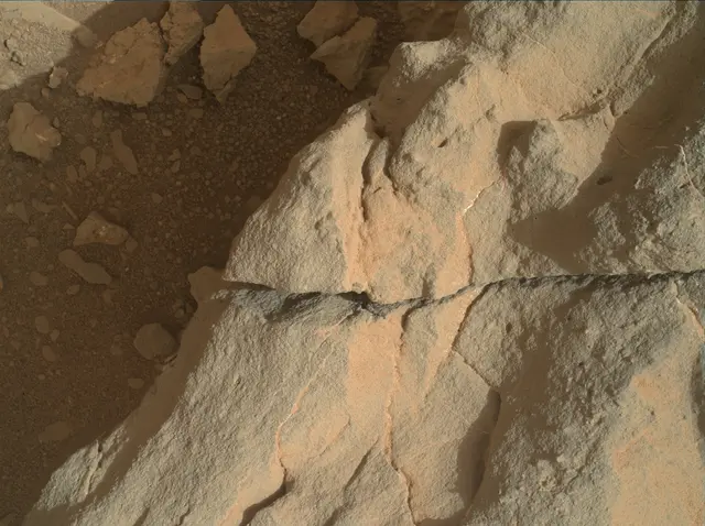 Sol 132: Mars Hand Lens Imager (MAHLI)