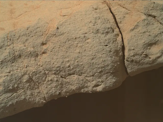 Sol 132: Mars Hand Lens Imager (MAHLI)