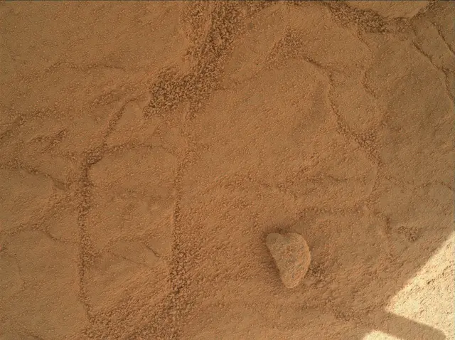 Sol 150: Mars Hand Lens Imager (MAHLI)
