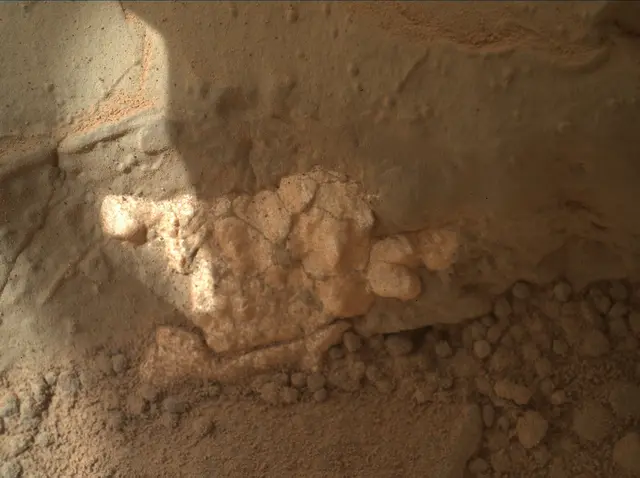 Sol 158: Mars Hand Lens Imager (MAHLI)